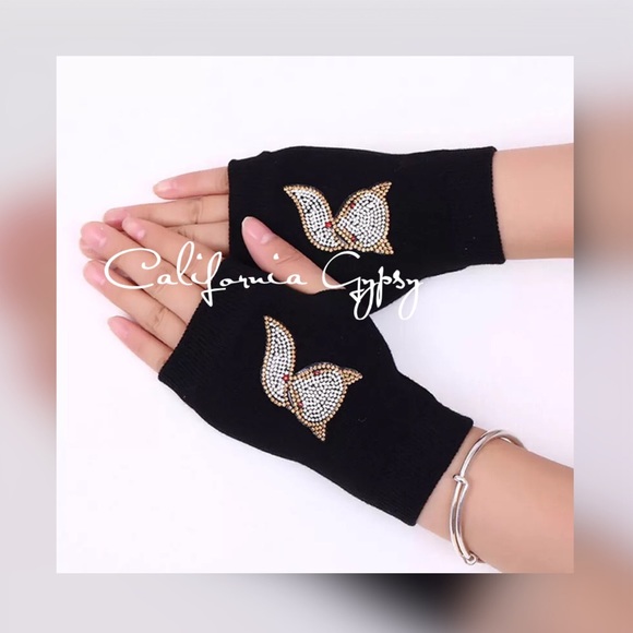 Foxes Rhinestone Knit Gloves - Picture 4 of 6